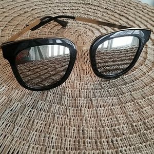 Silver Mirrored Sunglasses. NWOT